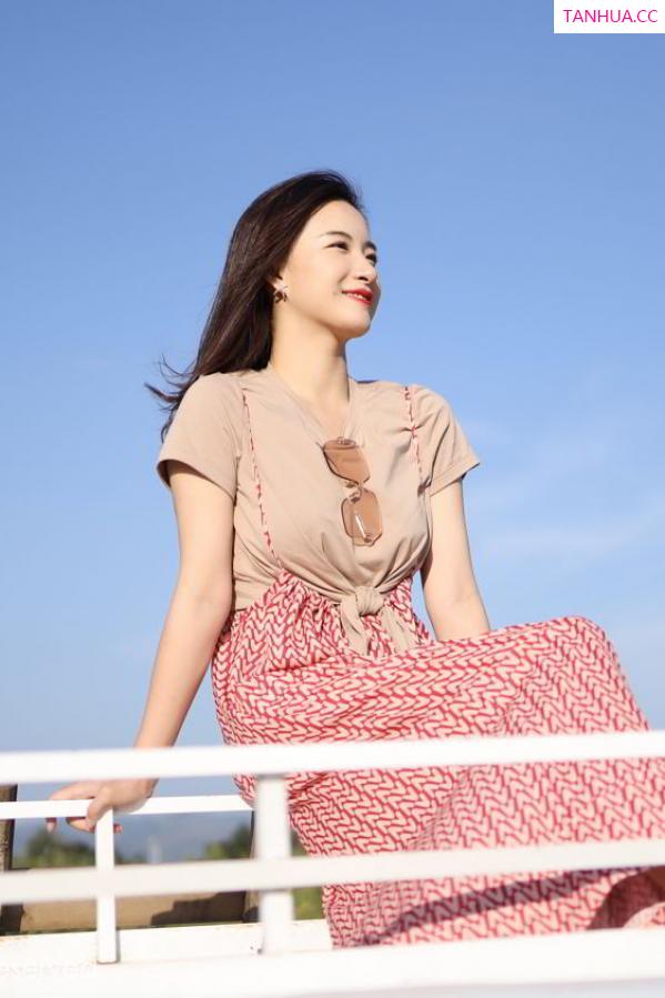 龚天艺 艺儿拿铁 [XIUREN]高清写真图 2019.09.02 艺儿拿铁第4张图片